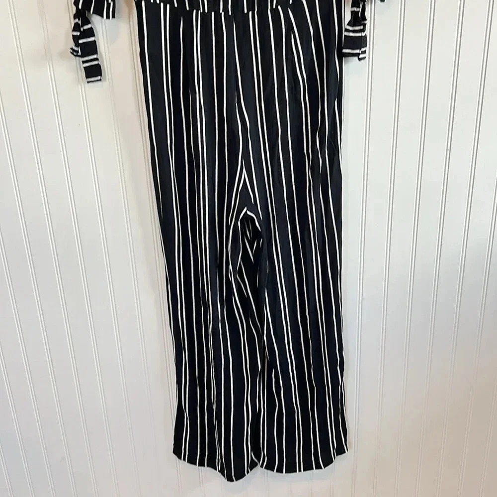 Wild fable,‎ pants suit, jumpsuit, black and white stripe women size medium - Picture 6 of 7